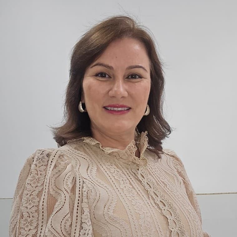 Dr(a). Dra. Alessandra Porto - Especialista em Harmonização Orofacial em Cuiabá