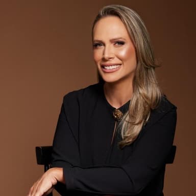 Dra. Andréa Meireles — especialista em harmonização facial