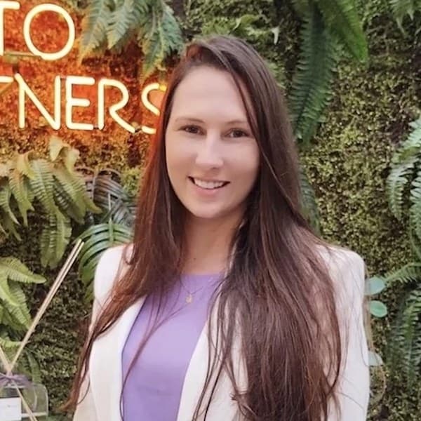 Dr(a). Dra. Caroline Carminate - Especialista em Harmonização Orofacial em Vitória