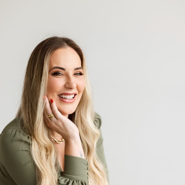 Dra. Jaqueline Lunardi — harmonização orofacial em Curitiba, PR