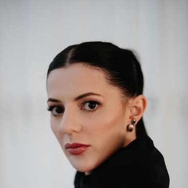 Dra. Lhuana Delmondes — especialista em harmonização facial